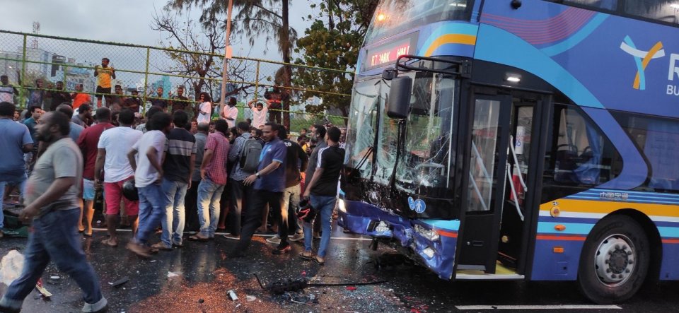 Bahakaa Car akaa jehi nurakkaatheri accidenteh, 4 meehaku hospitalah