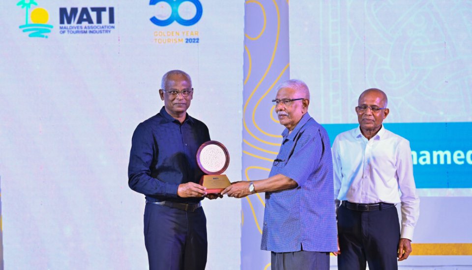 Raees ge haassa award eh tourism dhaairaa ah