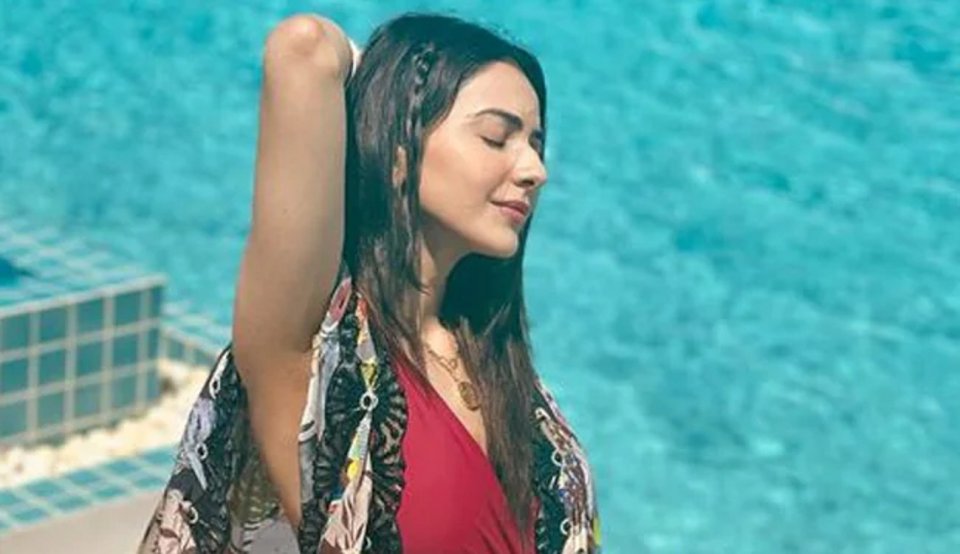 Chutty heydha kuran Rakul Preet Raajje ah, Photo thakah bodu tharuheebeh