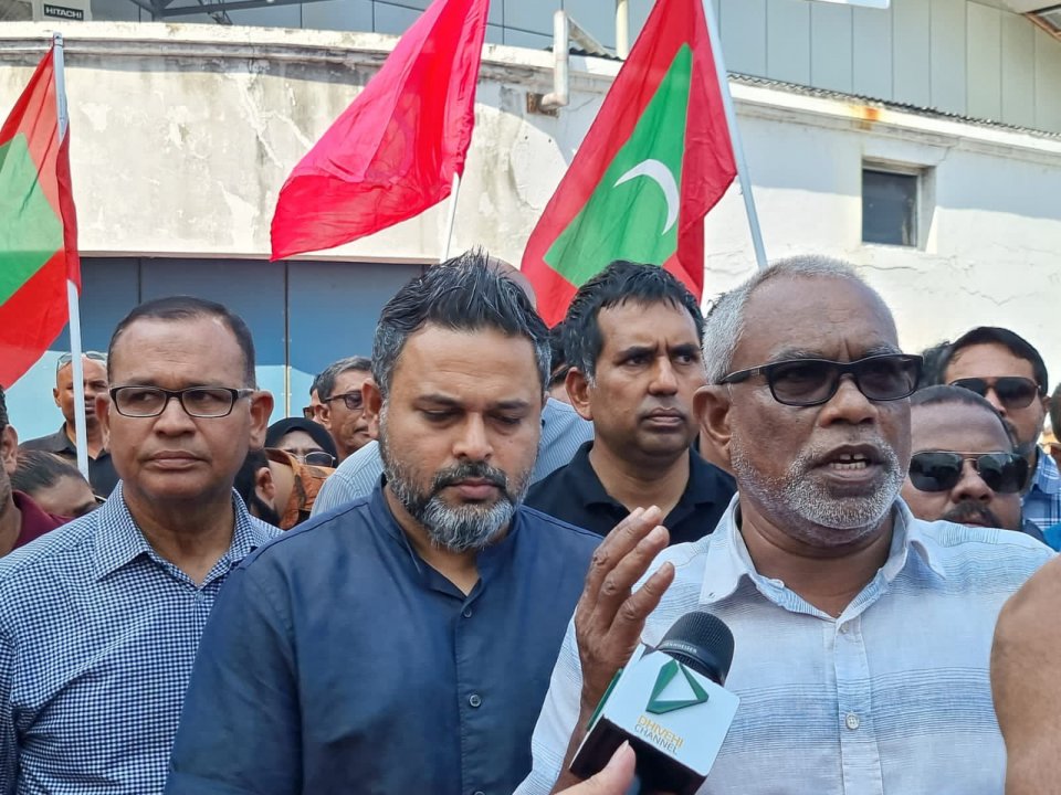 Dheythin ekahchah mi nukunnanee, Rah rashugai thibi support er in male' ah jamaavey: Adhurey