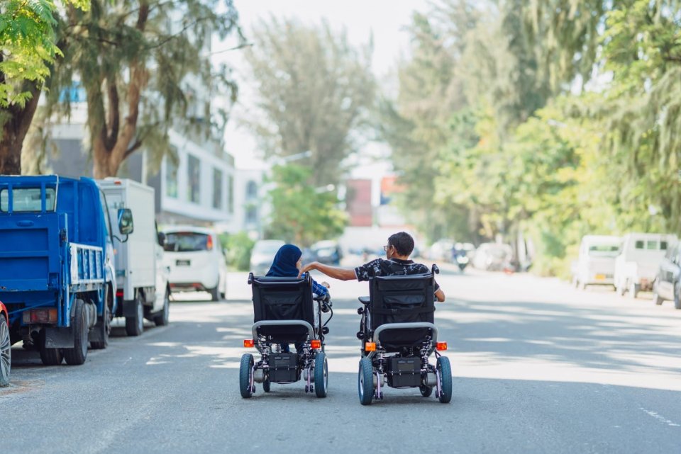 Nukulhedhuntherikan hunna meehunnah BML in wheel chair thakaaeku bodu ehee eh