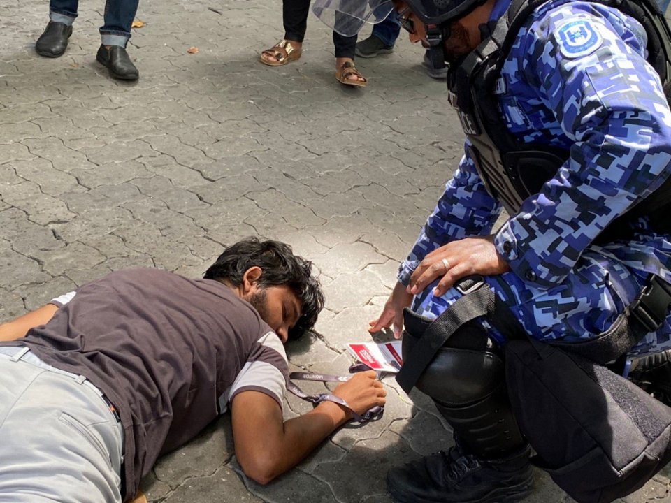 Noosverin nah aniyaa dhinumuge niyathugai fuluhun kameh koffa eh neiy: Fuluhun