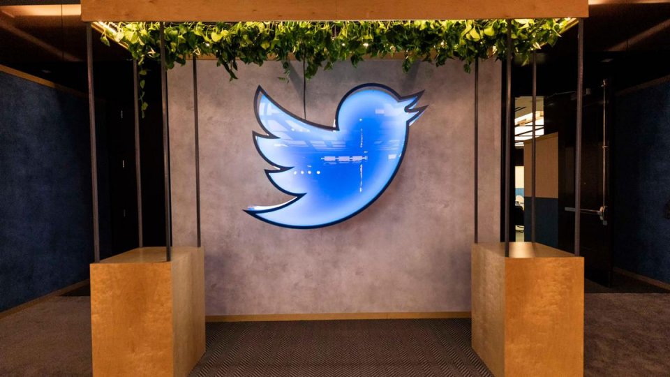 Twitter ge kureege milkihyaathu neelan kiyanee, logo ge binaa akah 100,000 dollars!