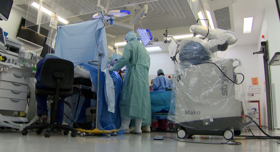 Transplant surgery thah kuran automatic robot eh!