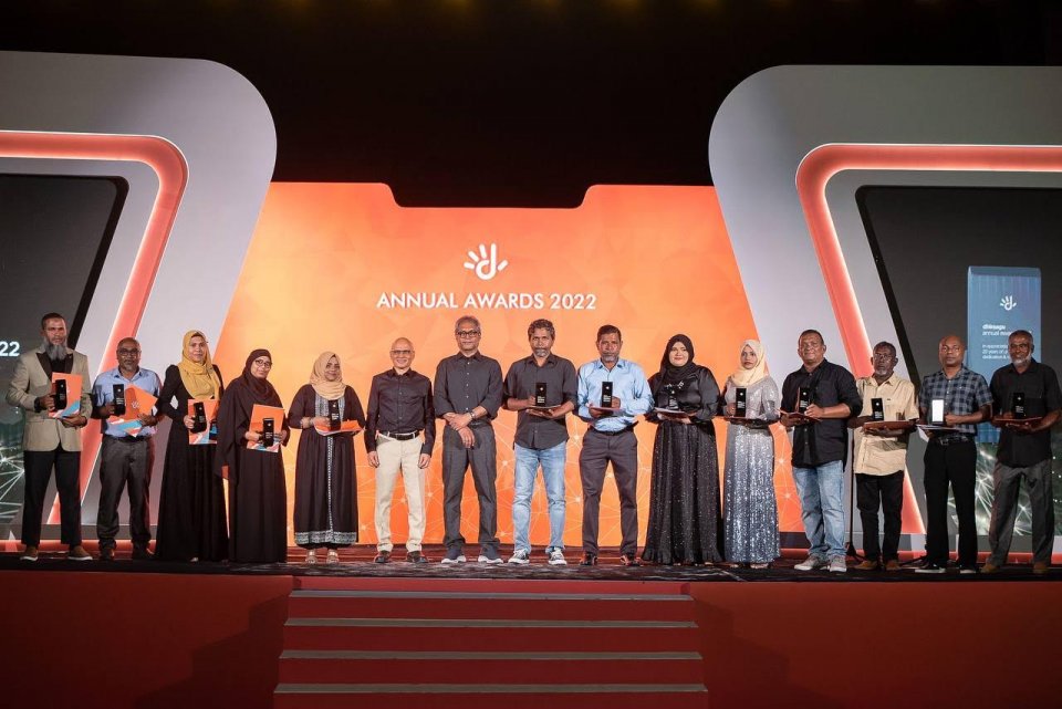 Dhiraagu ge 29 muvazzafeh ge aguvazankoh khaassa award dheefi