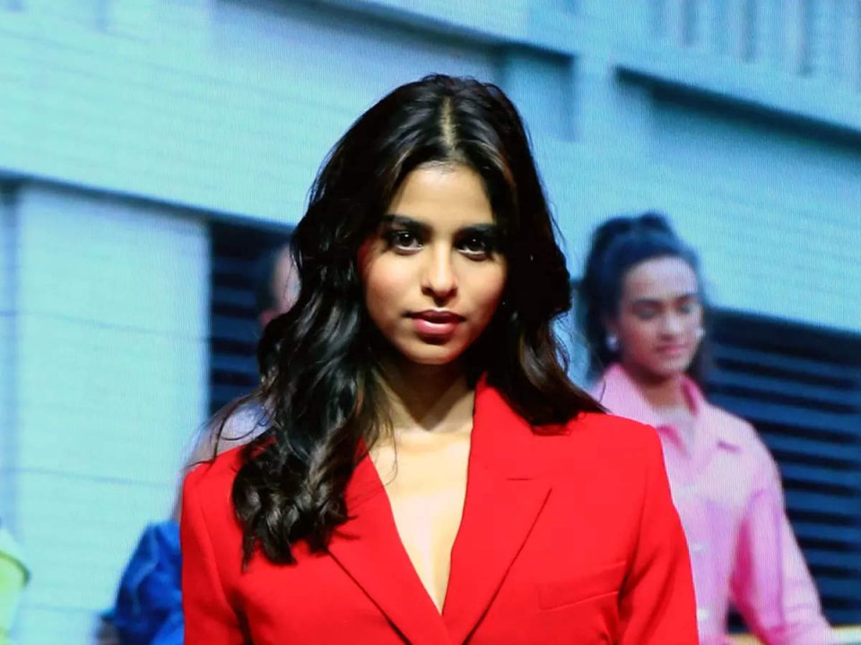 Maybelline ge brand ambassadors ah Suhana khan muvun faadukiyun amaazuveje