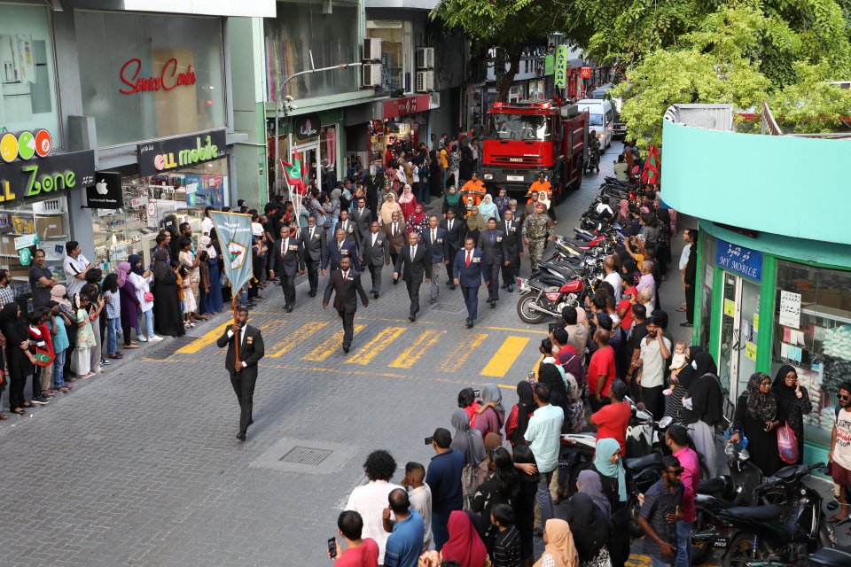 Parade baavvaathee hukuru dhuvahu haveeru vehicle dhuvvun manaa