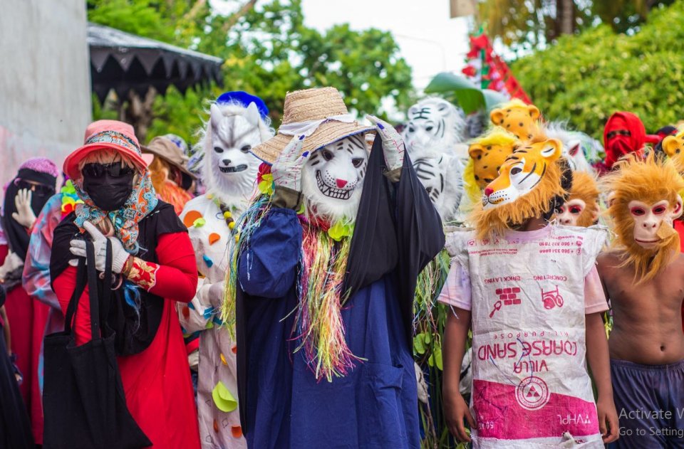 Uvemundhaa dhivehinge Eid sagaafaii aalaa kuran jehifai!