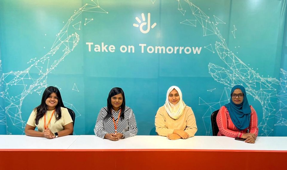 Dhiraagu in moms aid ge back to school 2023 programme ah eheetherikan foarukohdhenee