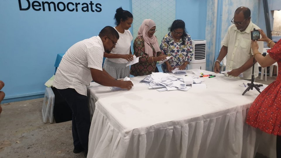 Democrats ge 700 ehhai memberun vagah PNC ah vehdhi mahsala eh fuluhah