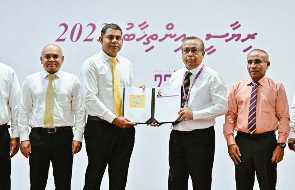 Raees Solih ge Candidacy form elections commission ah hushahalhaifi