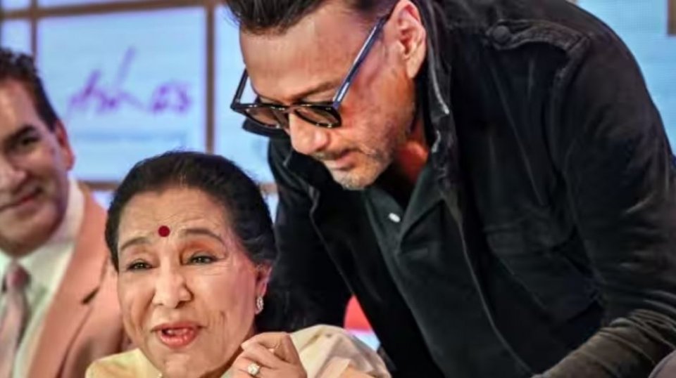 Asha Bhosle ah 90 aharu furun faahaga kuran Dubai gai show eh!