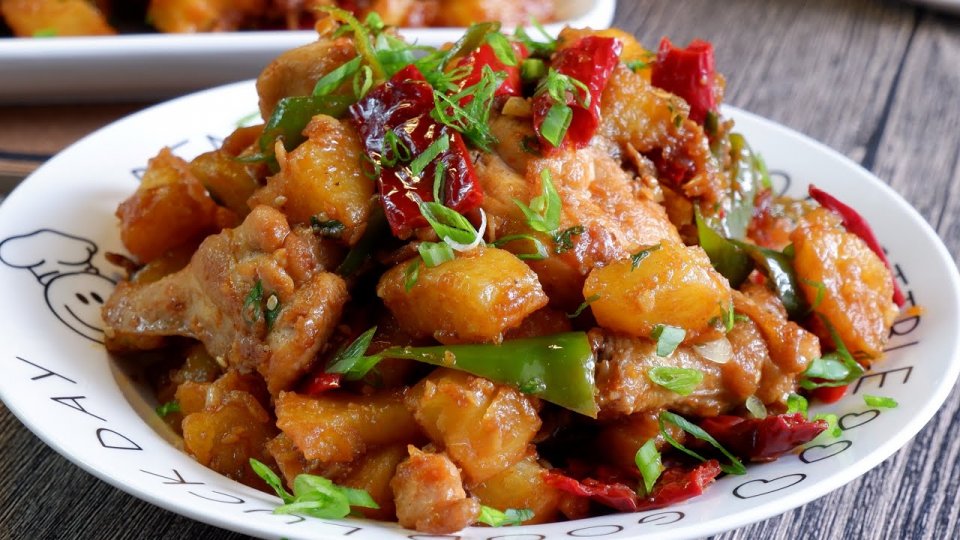 Hukuru malaafaiy: Spicy Potato Chicken
