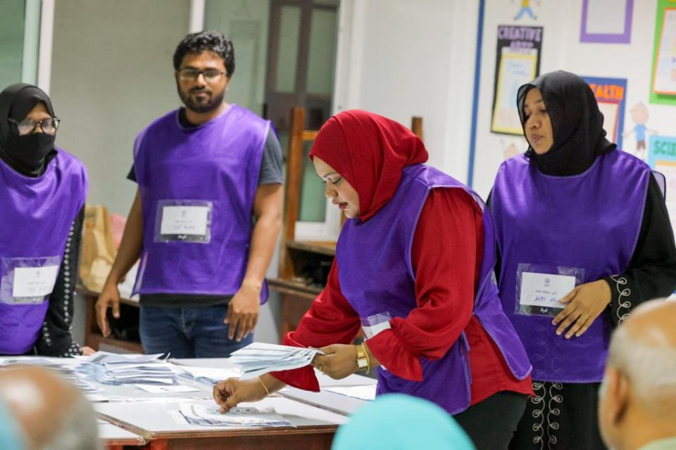 Inthihaabu ge 2 vana burah re-register vaan hulhuvaalaane: Elections 