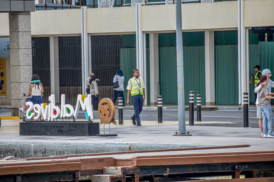 VIA ah dhaa taxi thakah domestic terminal aa hamayh mihaaru dhathuru kureveyne