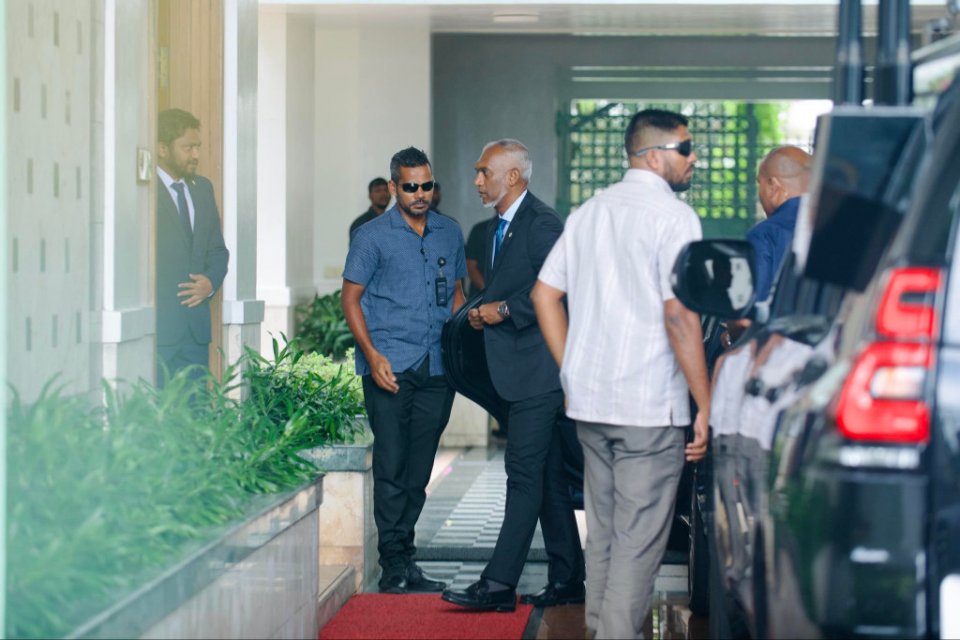 Raees Solih aai Dr. Muizzu bahdhalu kuravvanee