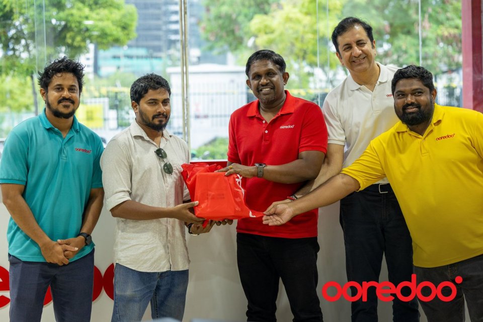 Ooredoo ge aa shop in shop counter eh hulhumale' redwave mall gai hulhuvaifi