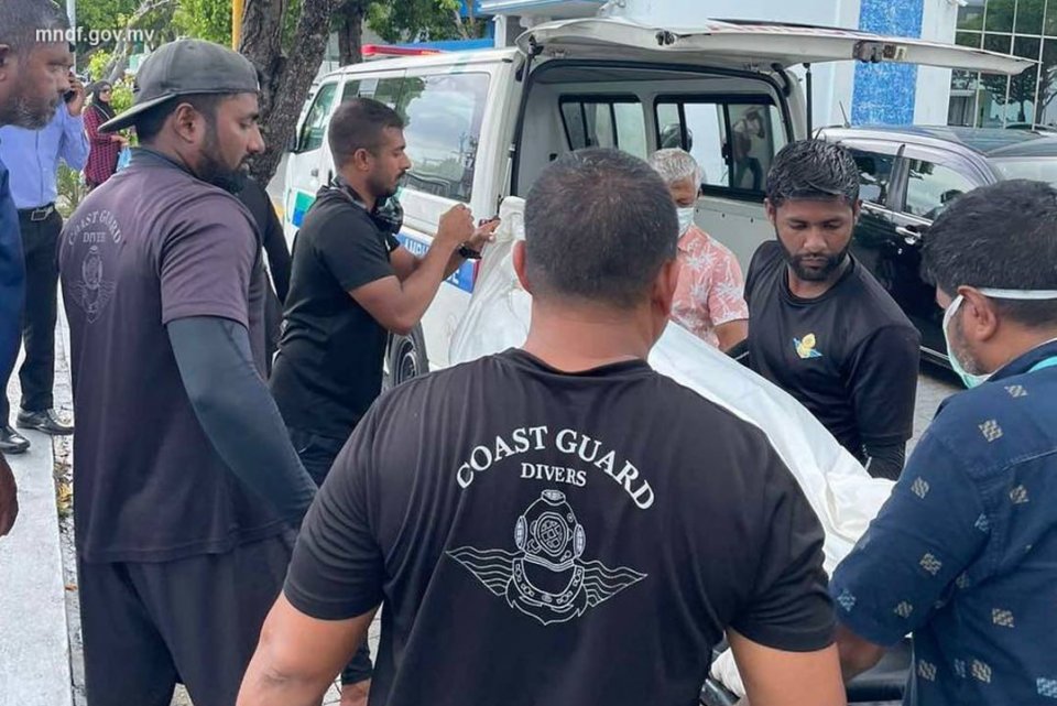 Kandumathin maruvefai  ovvai fenunee Rasfannaa dhimaa moodhu  gelunu meehaa