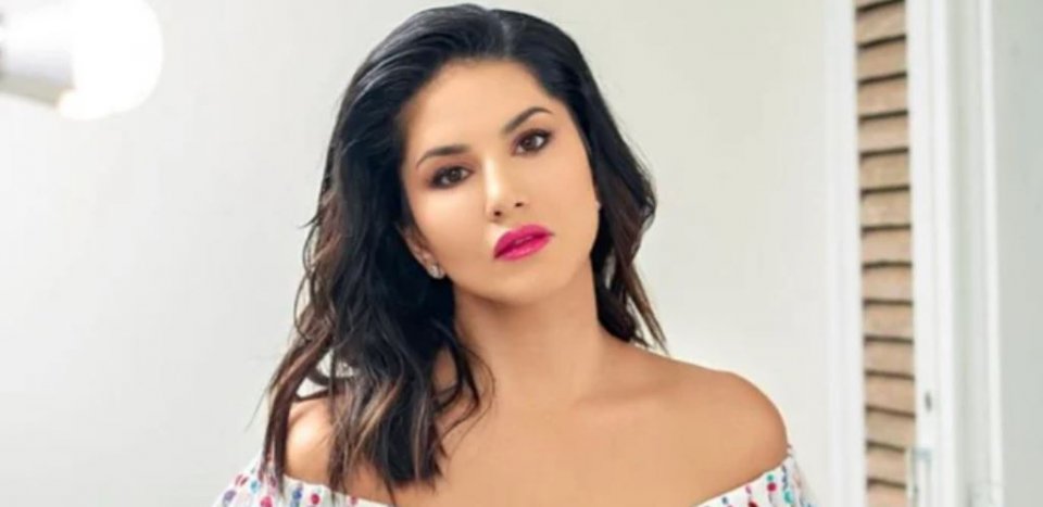 Muvahzafehge dhariaku hoadhaidheyn ehee vumun Sunny Leone ge shukuru aanmunnah!