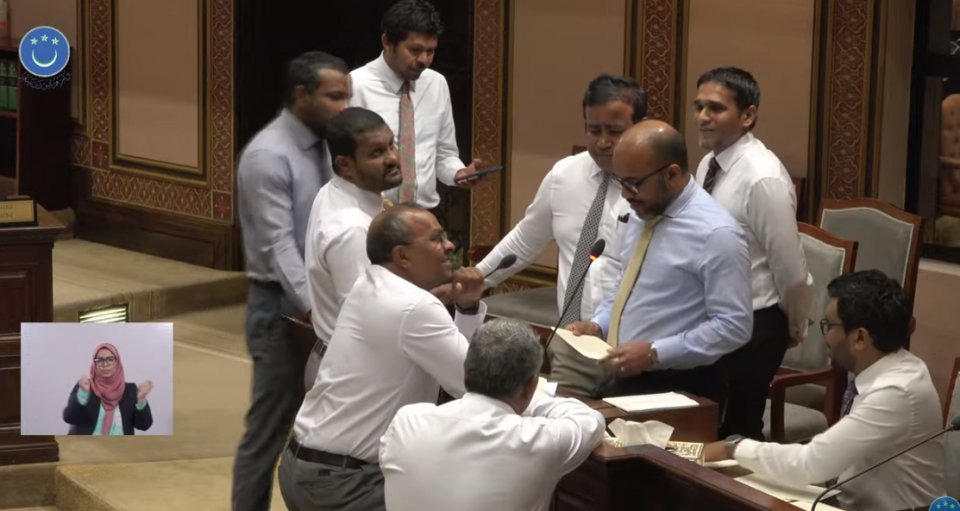 Democratun adu gadha kuranikoh 2 budget majileehah husha alhaifi