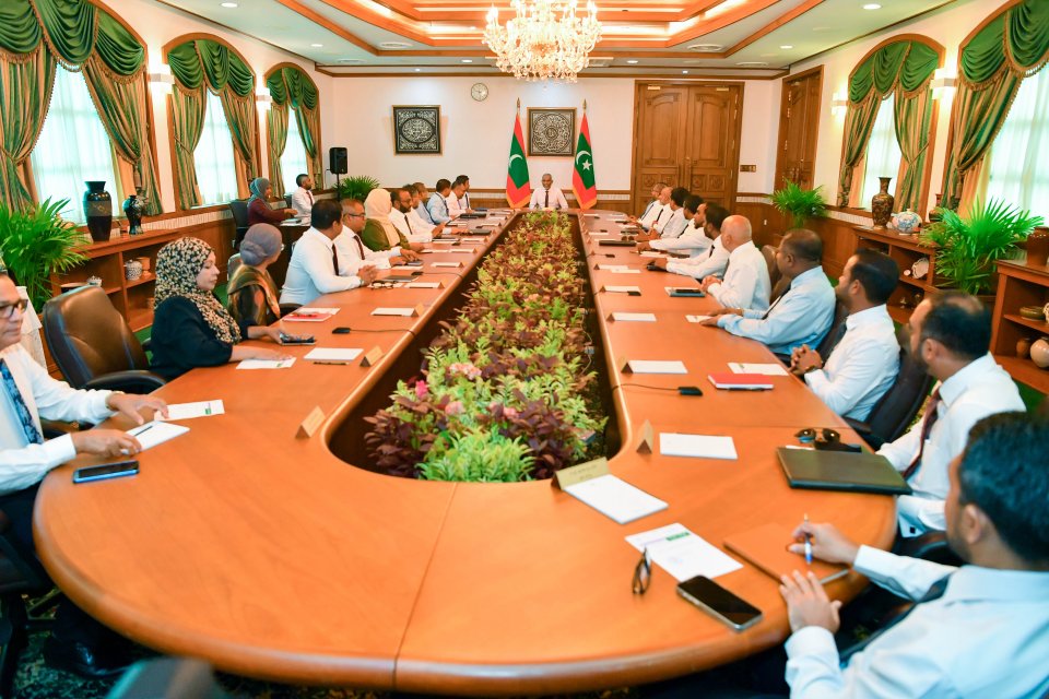 Raees muizzu ge cabinet ah ruhun dhinumge massala committee ah