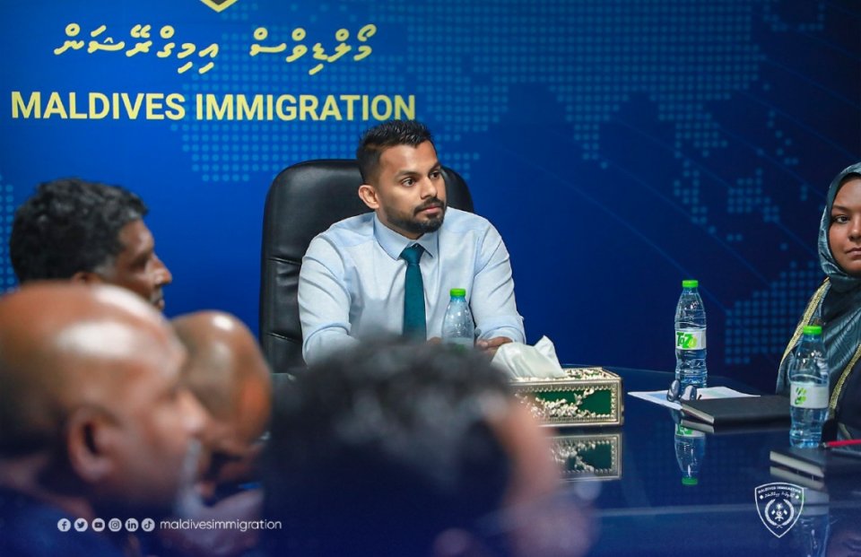 Immigration ge sarahahdhee office thakun passport dhookurun avas koffi 