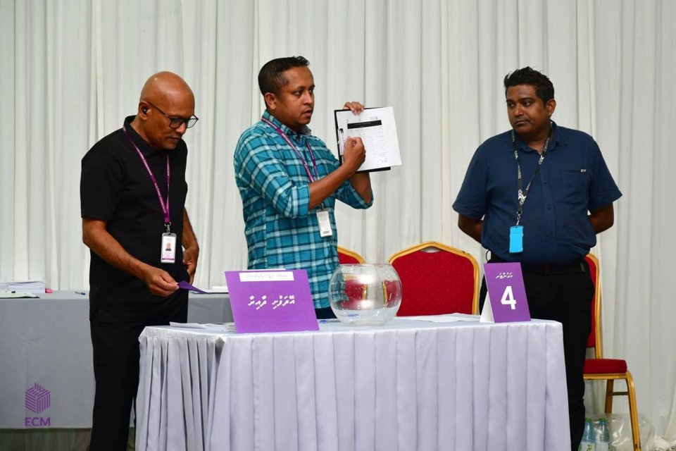 Majlis inthikhaabugai vaadha kuraa candidatun ge nanthah tharutheebu kurun
