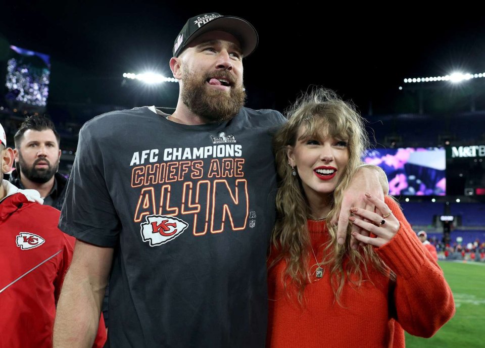 Taylor Swift ahi Travis Kelce varah avahah engage vedhaane!