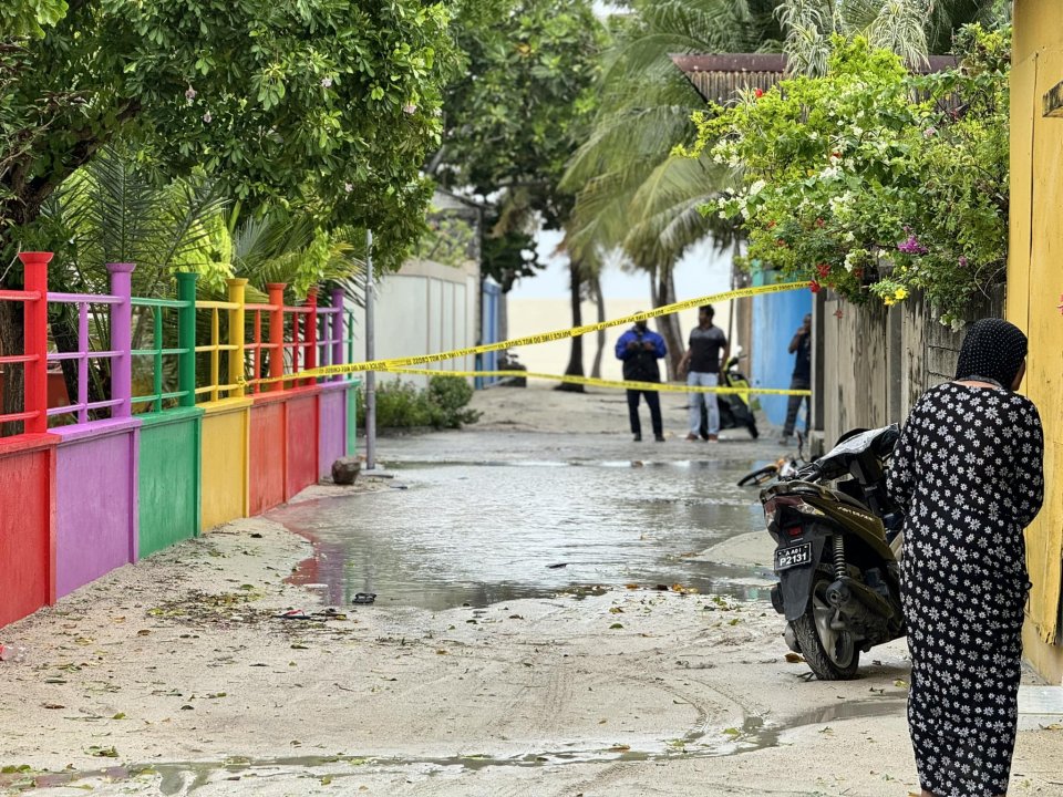 Ungoofaaru gai karantu gai jehunu kudhin salaamai kuri zuvaanaage haalu adhives serious