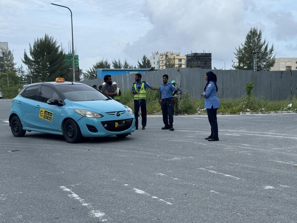 License nei meehaku dhuvvi car akun jehi anhenakah aniyaa vejje