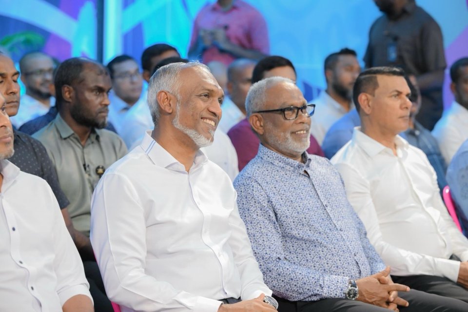 Majilis raees Abdul Raheem aai Raees Muizzu aai dhemedhu evves gulhumeh neh