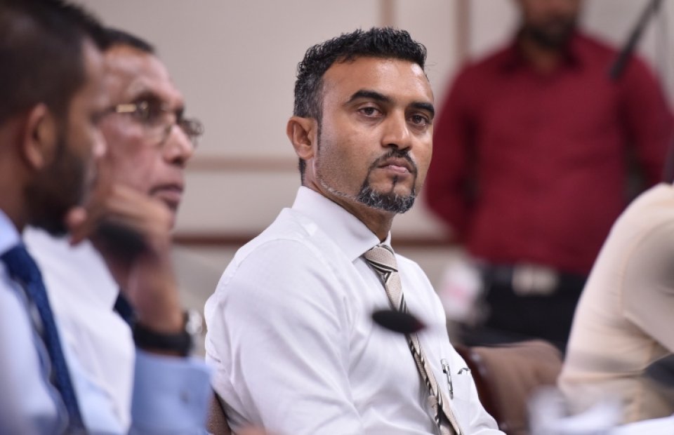 Dharivarunnah faisaa dhinun lasvaathee hushaelhi kulli massala beyru kollaifi