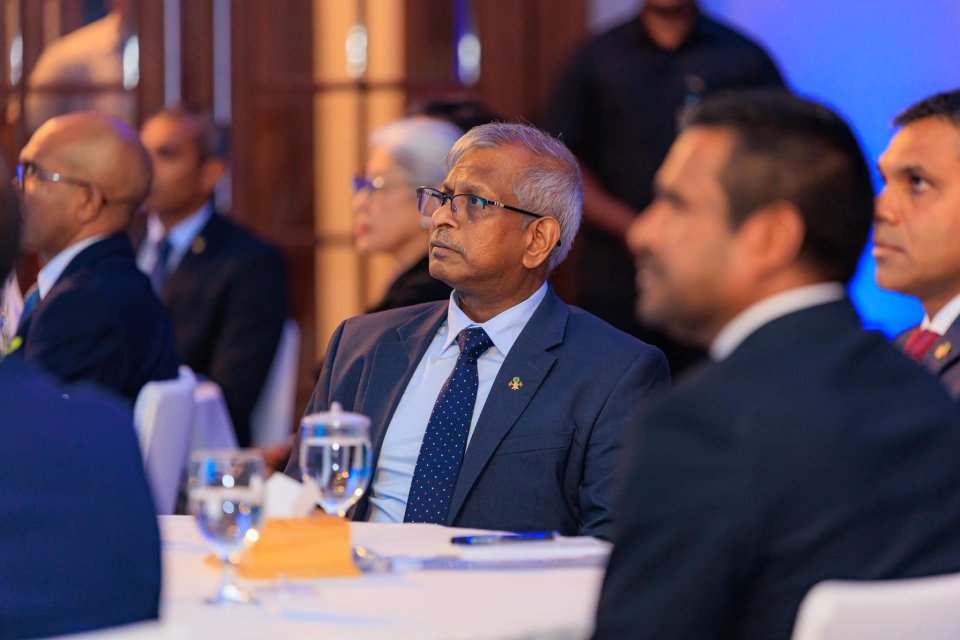 Governor vaki kuran raees ah lafaadheyn majleehun faaskoffi