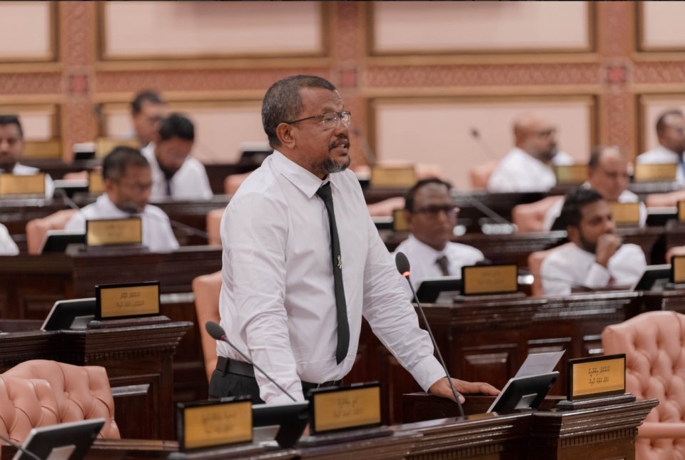 Addu rayyithun andhireegai thibbaa Eid ah Male' dhillumaa membaru Kudoo dhekolhu