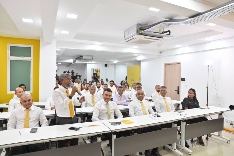 Vazeefa in vakikuraa meehunnah insaafu hoadhaidheyn massakai kuran MDP ge committee eh