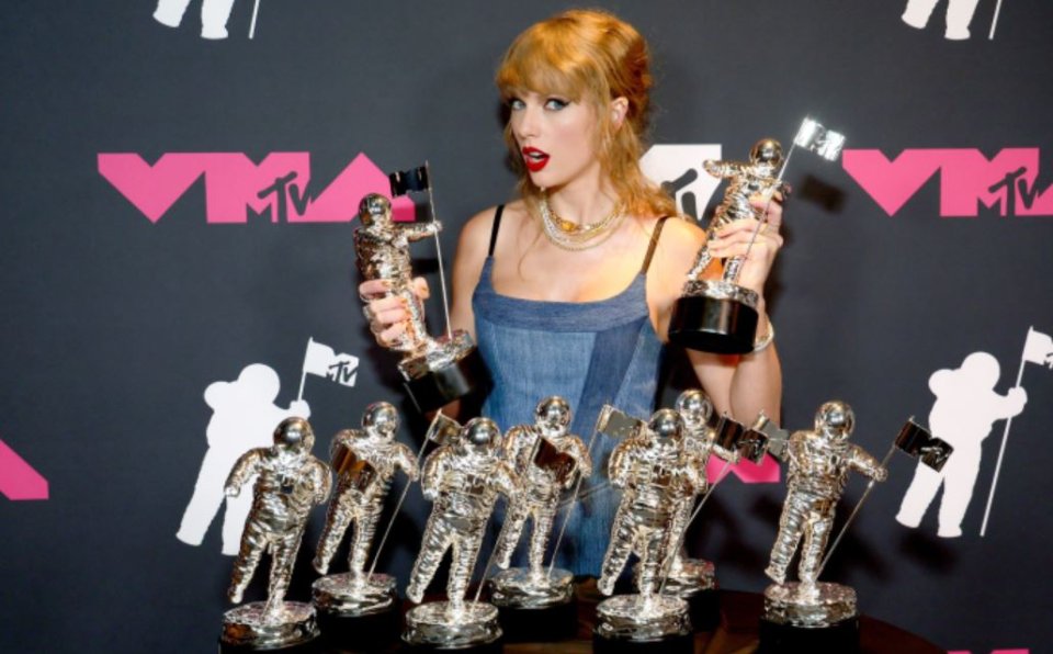 VMA awards nomination list ge enme kureegai Taylor Swift!