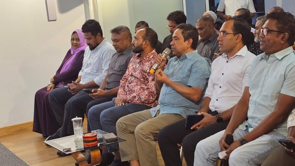 UN gai Raees Muizzu dhekkevi vaahakafulhu thah kureege vaahaka thakaa fushuaraathee faadukiyun