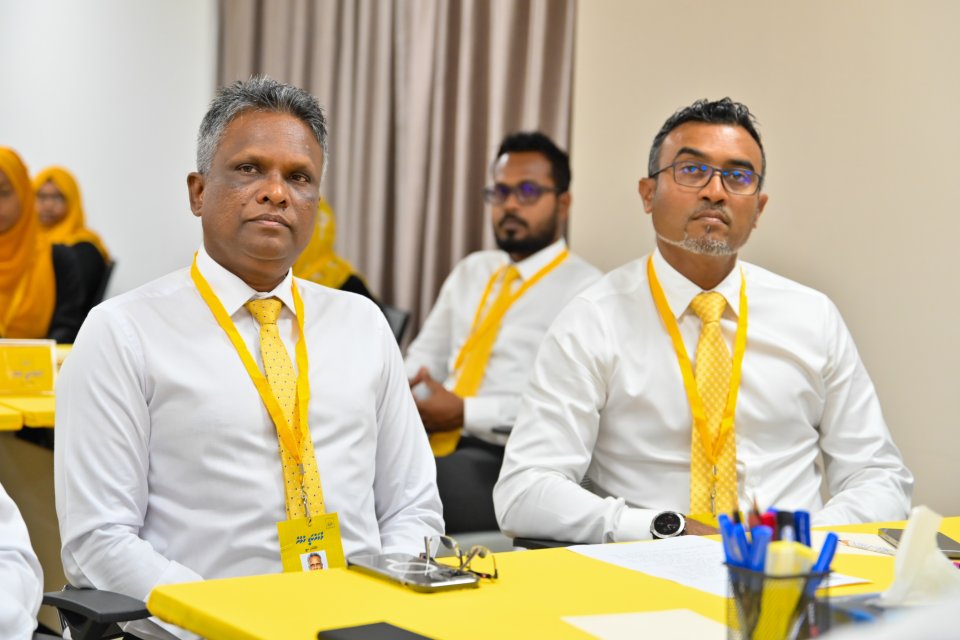 City Council in MDP 14 membarunnah vazeefa dheefaivaanekamah Azim Vidhaalhuvejje