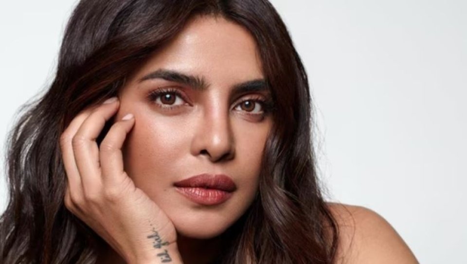 Bollywood aai Hollywood ge thafaathu Priyanka kiyaidheefi