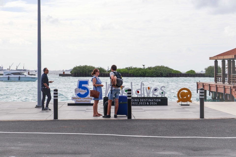 Midhiya mahu raajje ah ai touristunge adhadhu dhashah hingajje