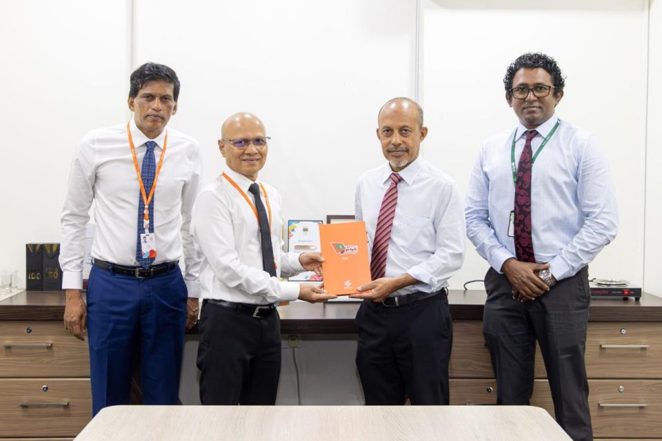 Dhiraagu ge 2025 vana aharu ge calendar launch koffi