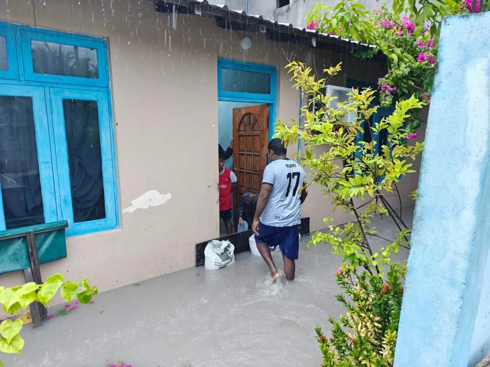 Dhekunuge bodu bayakah miadhu moosun goas