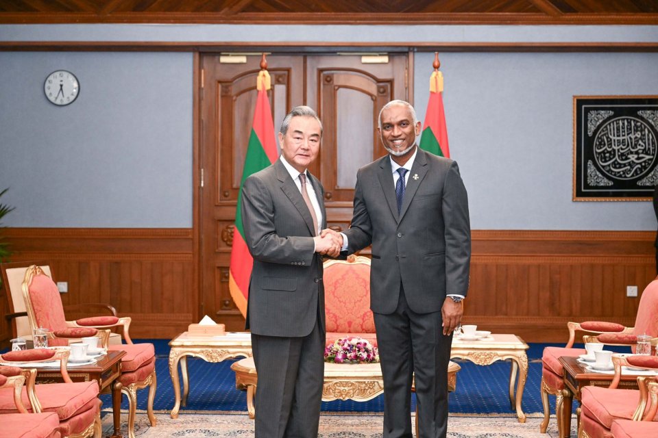 China ge foreign minister Wang Yi Raajje vadaigenfi