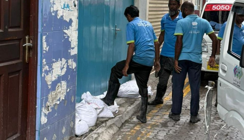 3500 ahvure gina veli basthaa 72 gadi iru therey jahaifi