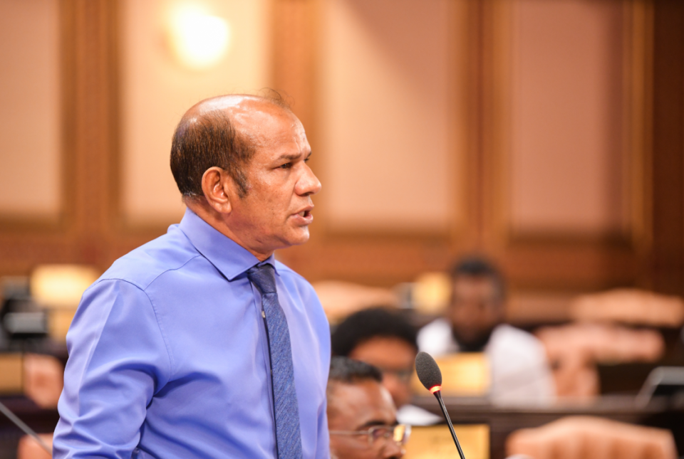 Baeh vazeerun Raees ah ihulaastherieh noon: Member Latheef