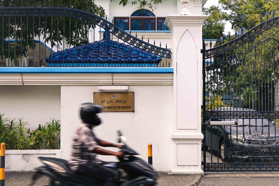 High court aai Suprem court ge kureege baeh fandiyaarun thakeh suprem court ah