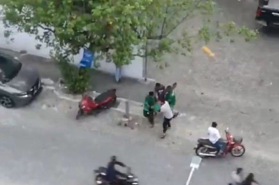 Dhimyaath gai kula laan ulhunu meehaku vetti faruvaadhenee