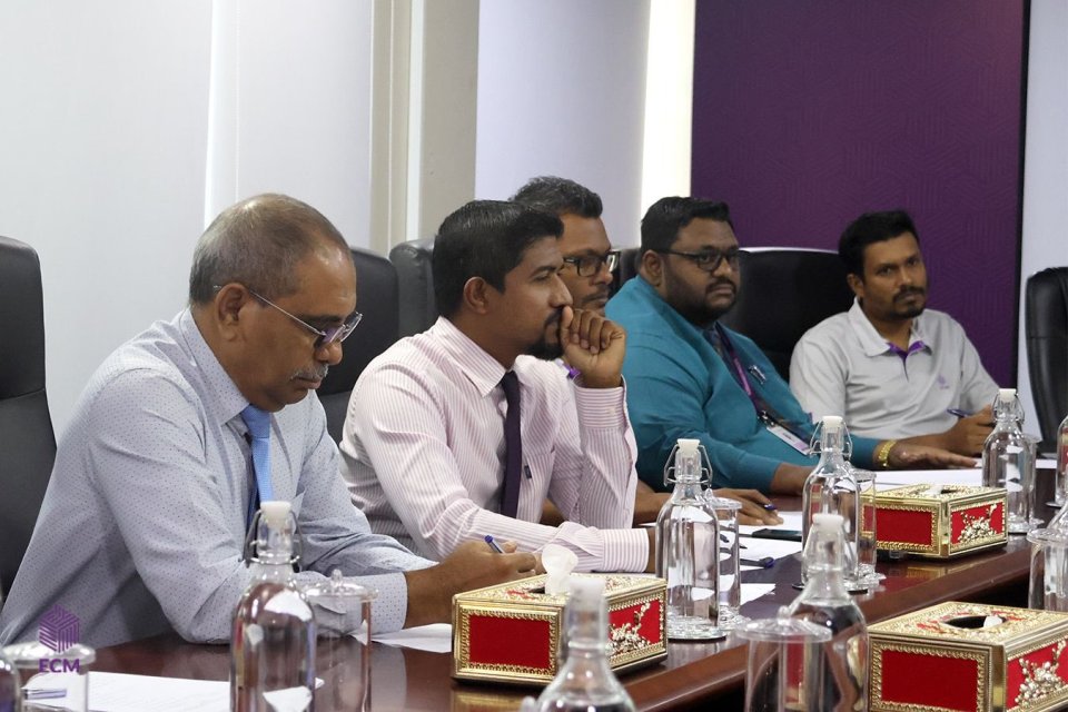 Raees muizzu edhunu gothah Zahid aai Solah ah majlis in ruhun dheefi