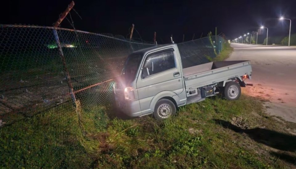 Kulhudhufushi gai baaru speed gai dhuvvaafa dhiya pick up eh control nuve airport fence ah