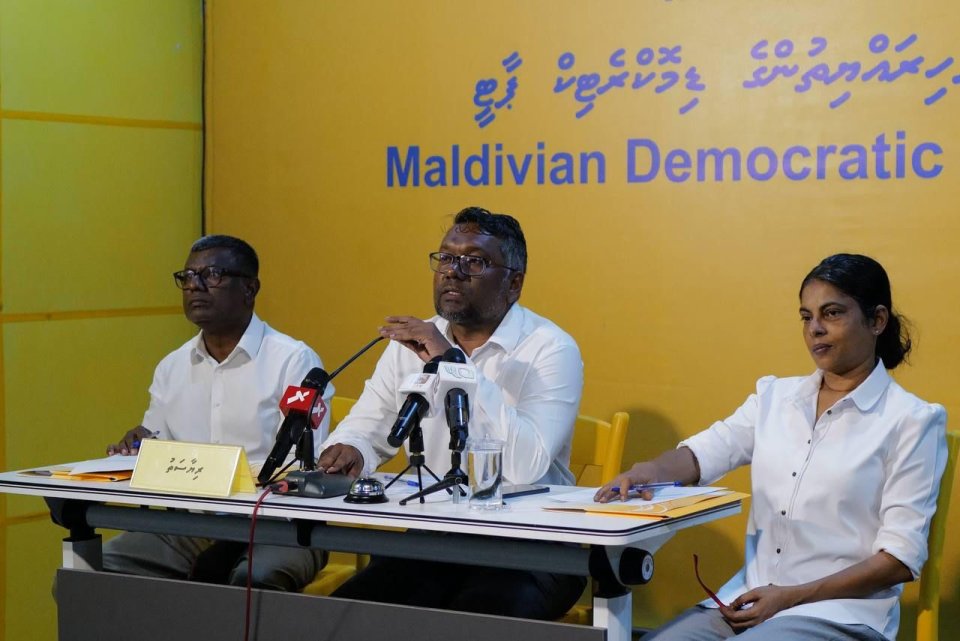 Rahrashugai thibi MDP ge zuvaan supporters muzaaharaa aa gulhen fayyaz edhijje